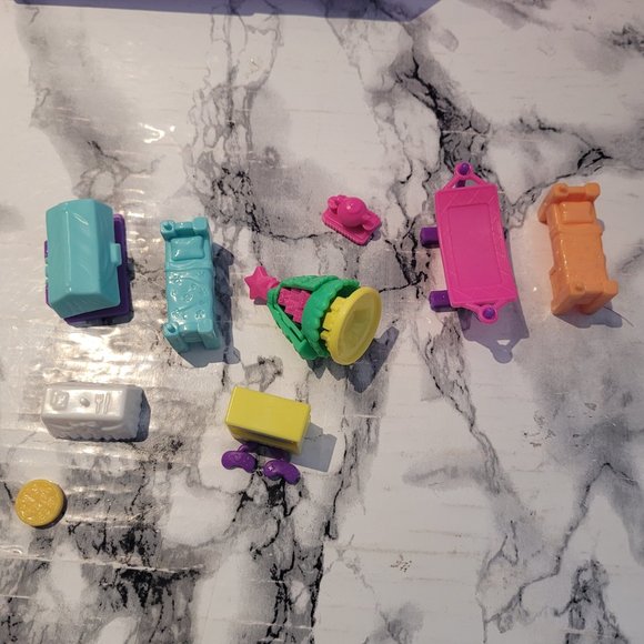 2021 Advent Polly Pocket Chalet - Picture 11 of 16